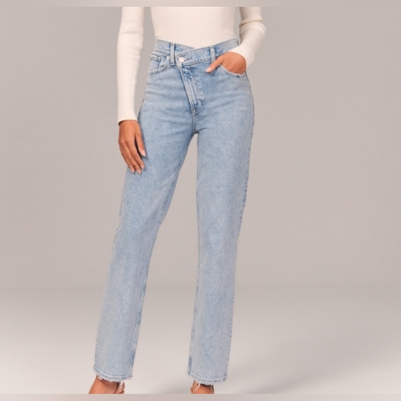 90’s Straight Ultra High Rise Abercrombie Jeans - Picture 4 of 5